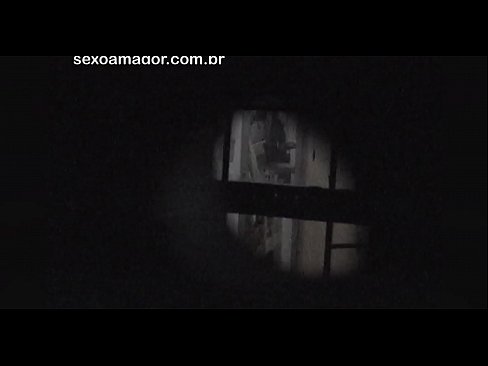 ❤️ Блонди ба таври махфӣ аз ҷониби як сайёҳи ҳамсоя, ки паси хиштҳои холӣ пинҳон шудааст, сабт мешавад ❤️❌ Порно босифат дар tg.superpornpics.ru
